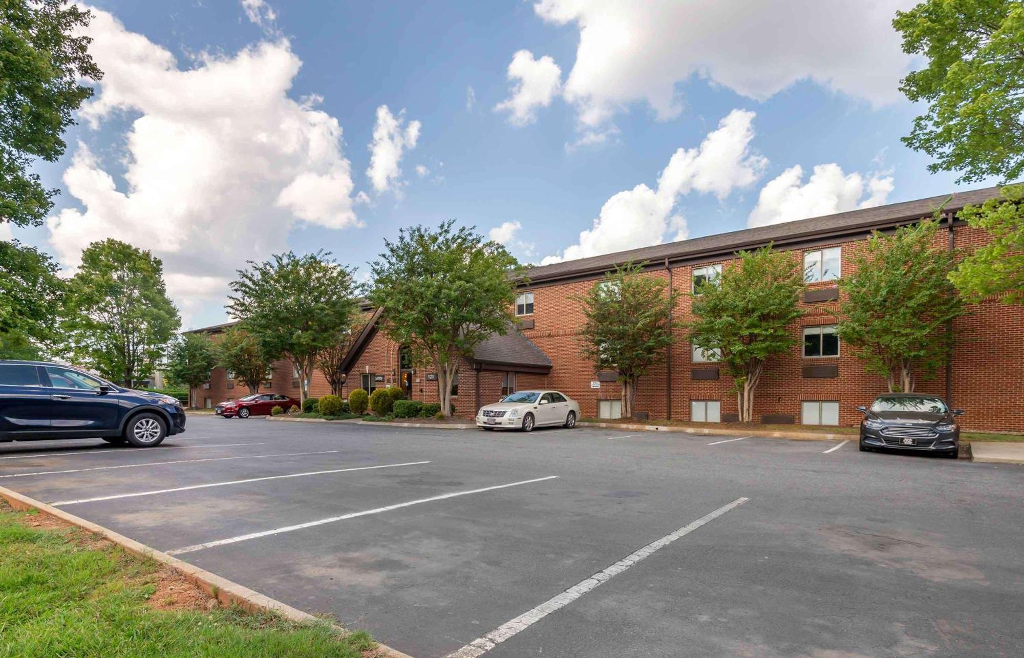 Extended Stay America Select Suites - Charlotte - University Place - E Mccullough Dr Kültér fotó